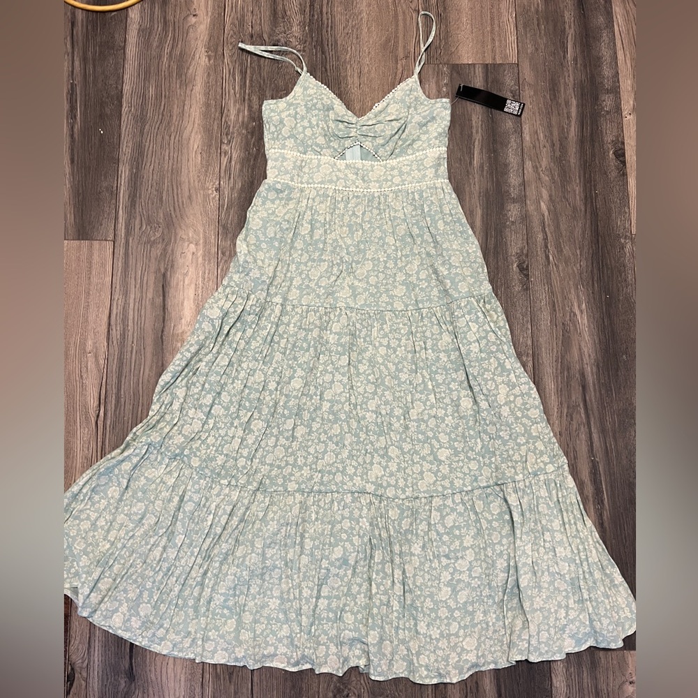 NWT Women’s Juniors' Floral-Print Keyhole Tiered Midi Dress - Picture 2 of 3